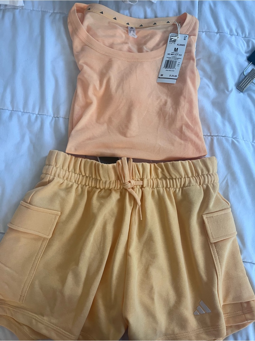 adidas Women’s Beige Athletic Cargo Shorts semi ice tangerine 🍊 medium new - Picture 2 of 3